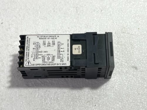 Honeywell DC120L-1-0-0-0-1-0-0-0 Sıcaklık Sınırı Denetleyicisi, Evrensel Giriş, 1/16-DIN, röle Çıktısı