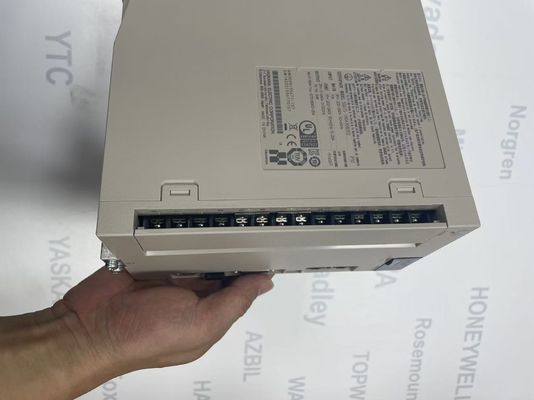 M12 Yapı Tipi Yaskawa SGD7S-180A30B202 Gelişmiş Özelliklerle ve ≤ 0,7 W Güç Çöklümü ile Analog Denetim