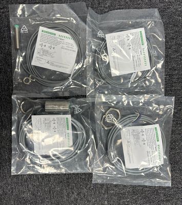 Siemens 3RG4014-0CD00 İndüksiyon anahtarı IP66/67 Girme Koruması ve 1300 mbar 522 inH2O maksimum ölçüm aralığı ile