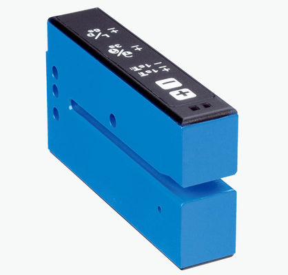 SICK UFN3-70B413 UF Çatal Sensörleri Çatal Derinliği 69 mm Başlatma Zamanı 100 ms